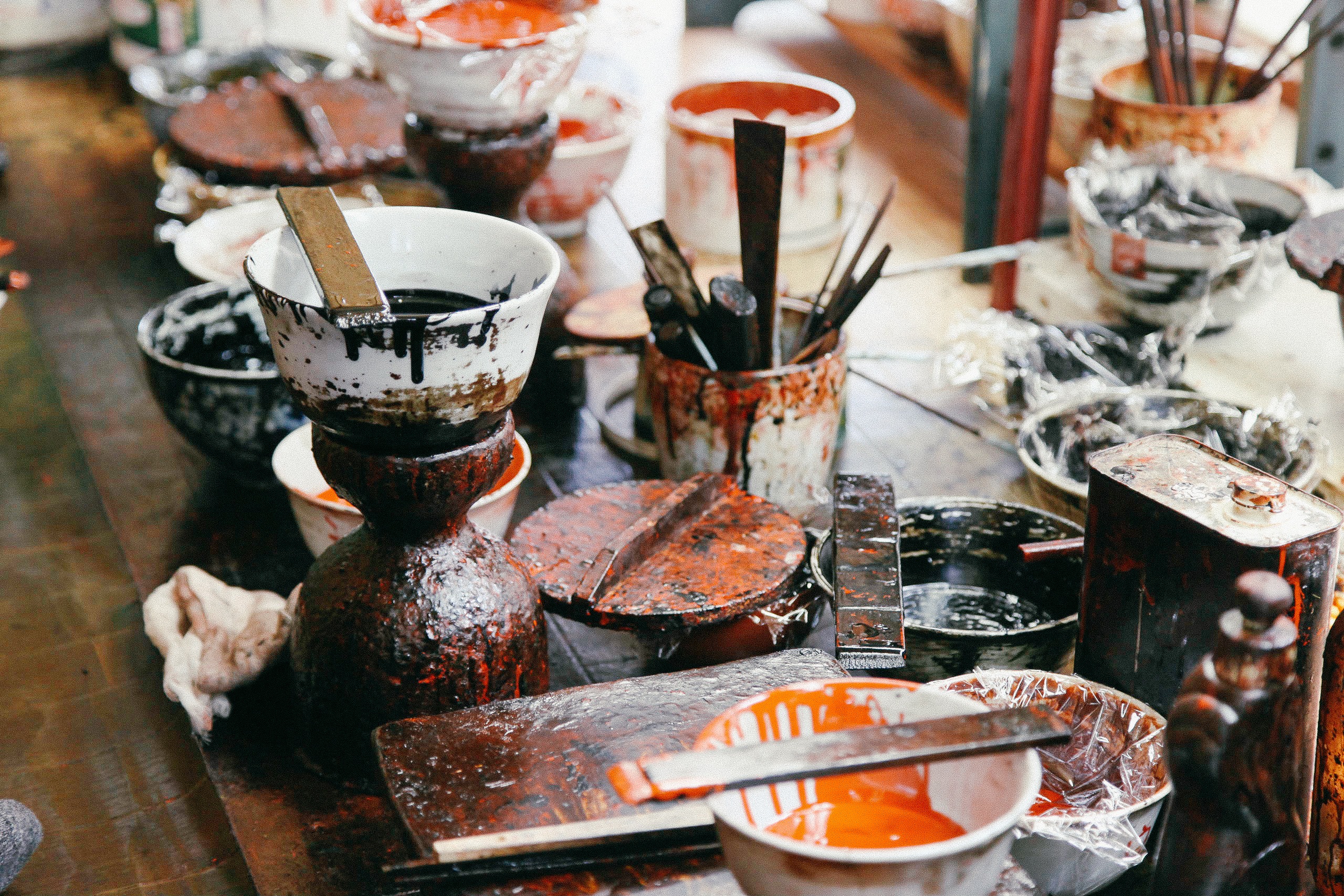 ビンテージ　剛健さと芸術性を兼ね備え、木質の美しさが際立つトラの一刀彫の彫刻 鐵山作 奈良一刀彫 具足4.5号 5G-H6 | つるし・名前旗・小物など